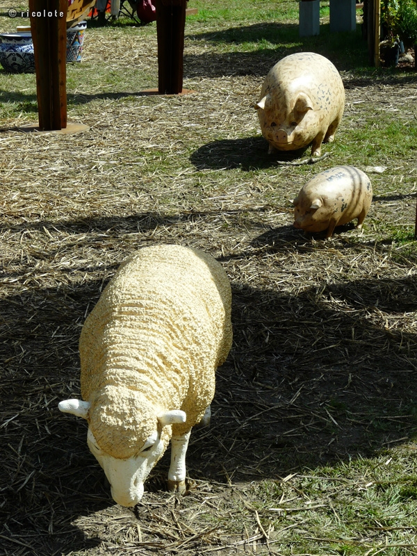 Moutons et cochons en bois