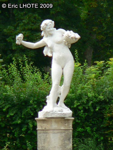 Statue en marbre blanc