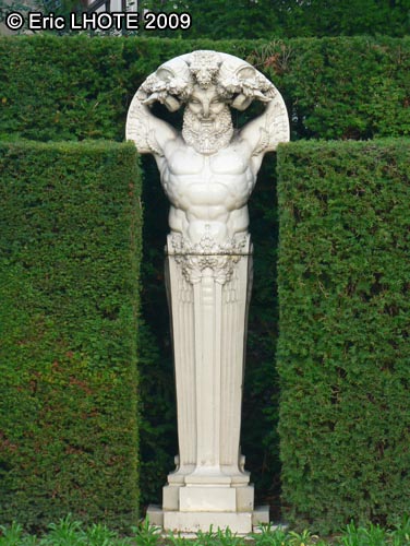 Statue en marbre blanc