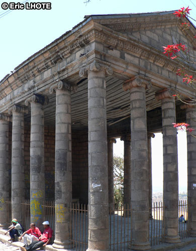 Temple Ã  colonnades Ã  antananarivo