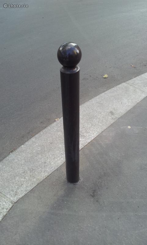 Potelet Ã  tÃªte ronde en acier