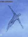 Sculpture-d-homme-volant-en-grillage-20120822190952.jpg